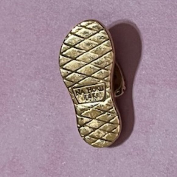 Na Hoku 14K Yellow Gold Slipper Pendant - Picture 2 of 2